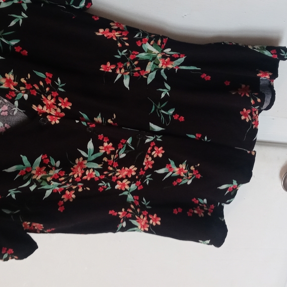 Floral blouse - Picture 4 of 7